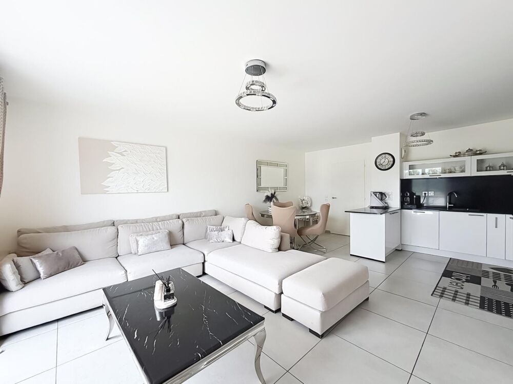 Vente Appartement Joli Appartement T4 récent avec balcon, garage double et climatisation – ORNEX (01) Ornex