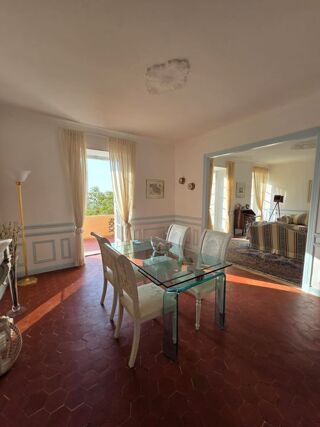  Appartement à louer 5 pièces 122 m²