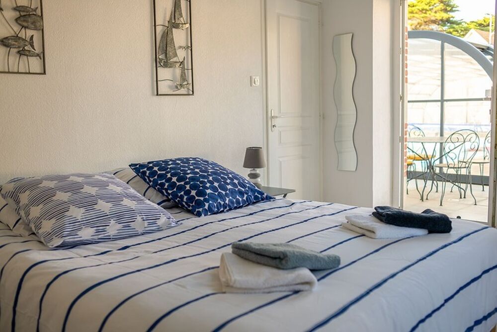Vente Villa Maison à vendre 8 pièces SAINT GILLES CROIX DE VIE (85)- ensemble immobilier de 2 maisons de type 4 avec piscine jardinet statio Saint gilles croix de vie