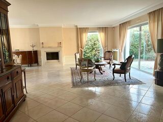  Villa à vendre 8 pièces 230 m²
