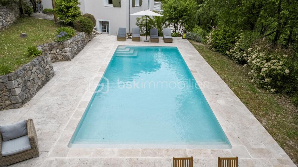 GATTIERES - Maison individuelle rénovée avec piscine chauffée