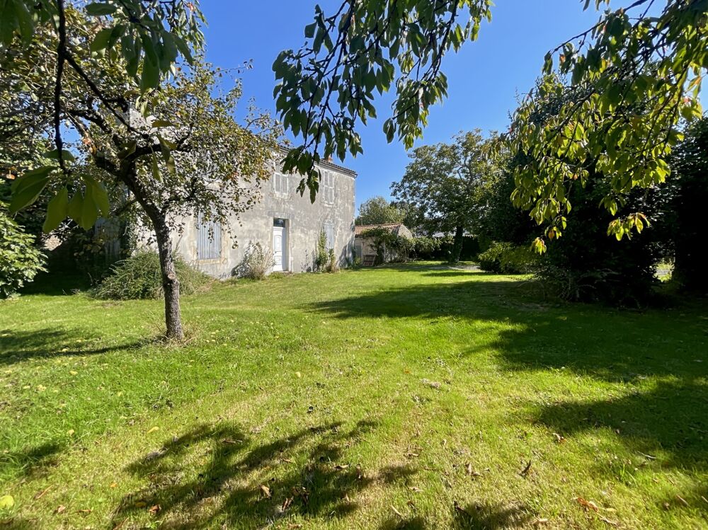 Terrain constructible de 1078 m² à vendre au coeur de Bourgneuf