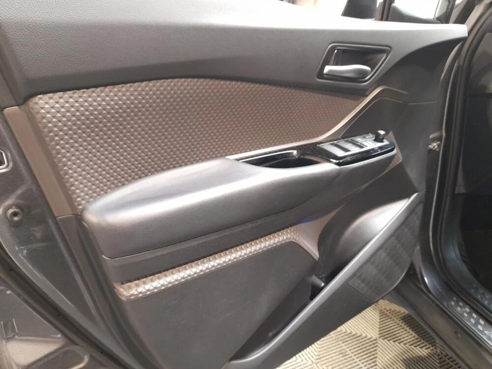 C-HR Hybride 1.8L Distinctive 2021 occasion 35520 La Chapelle Des Fougeretz
