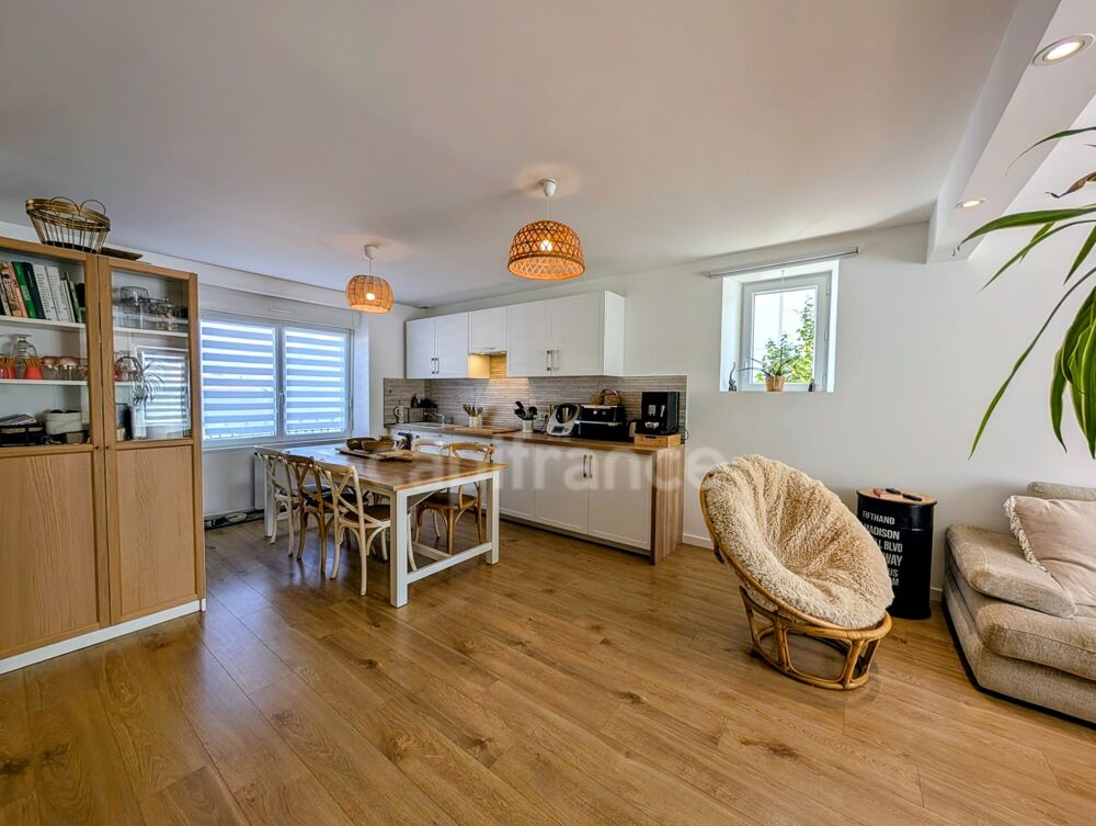 GUIPAVAS  Maison familiale non mitoyenne  5 chambres  Rénovation complète  Écoles et commerces à pied