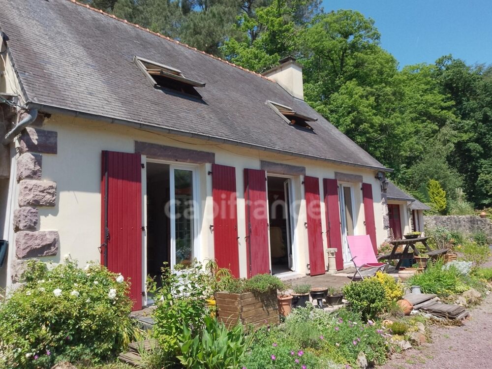 Maison avec écrin de verdure et bois