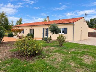 Vente Maison Maison PLAIN PIED à vendre 7 pièces  (17) Villars les bois