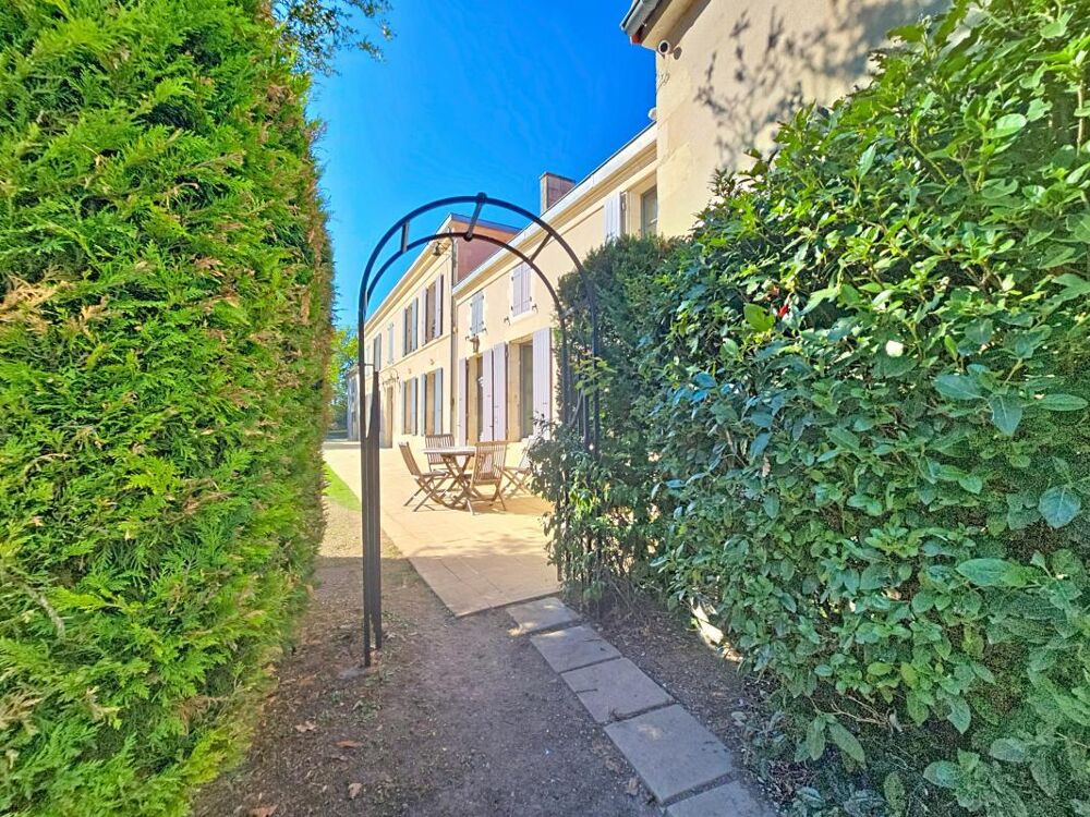 à vendre  Propriété/château Bernay-Saint-Martin (17330)