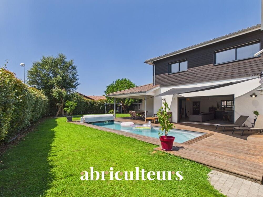 Villa contemporaine de 2018 avec piscine et toit-terrasse en vente à Seignosse Bourg (40510)