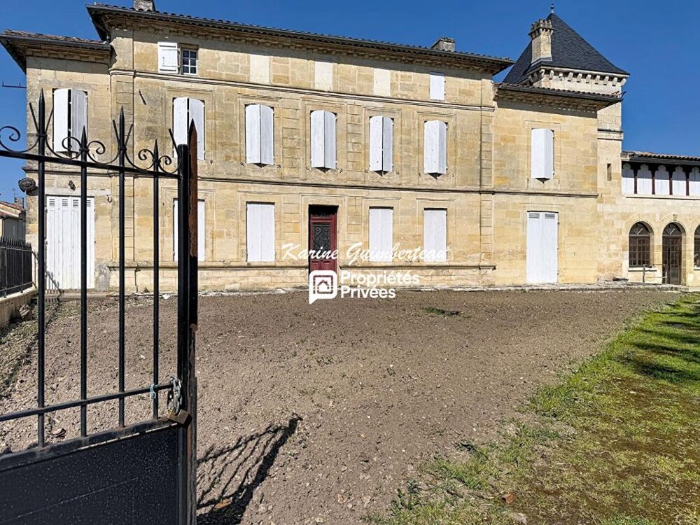 Demeure majestueuse en pierre, avec jardin à rénover