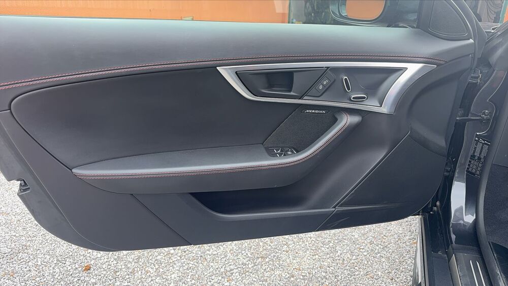 F-Type Roadster 2.0 Turbo 300 BVA Chequered-Flag - Automatique Entr 2019 occasion 64500 Saint Jean De Luz