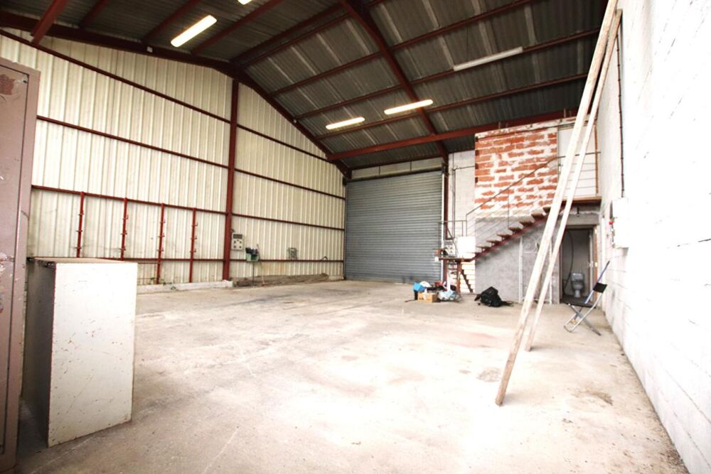 Vente Parking/Garage Bâtiment professionnel avec grande hauteur - Parcelle constructible 1 250 m² Villefranche de panat