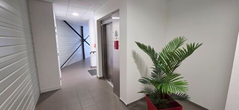   LOCAL PROFESSIONNEL À TAVAUX – IMPLANTEZ VOTRE ACTIVITÉ DANS UN PÔLE COMMERCIAL DYNAMIQUE ACCROCHE 