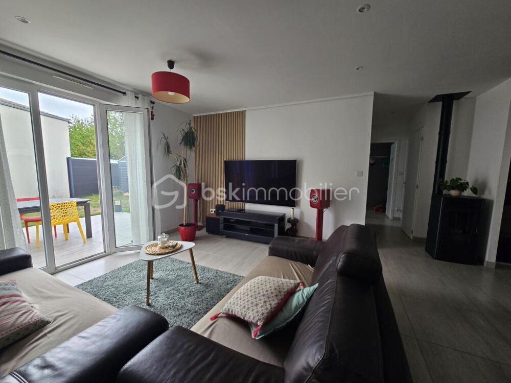 SAINT-GELAIS  MAISON 2014  80 M²  3 CHAMBRES