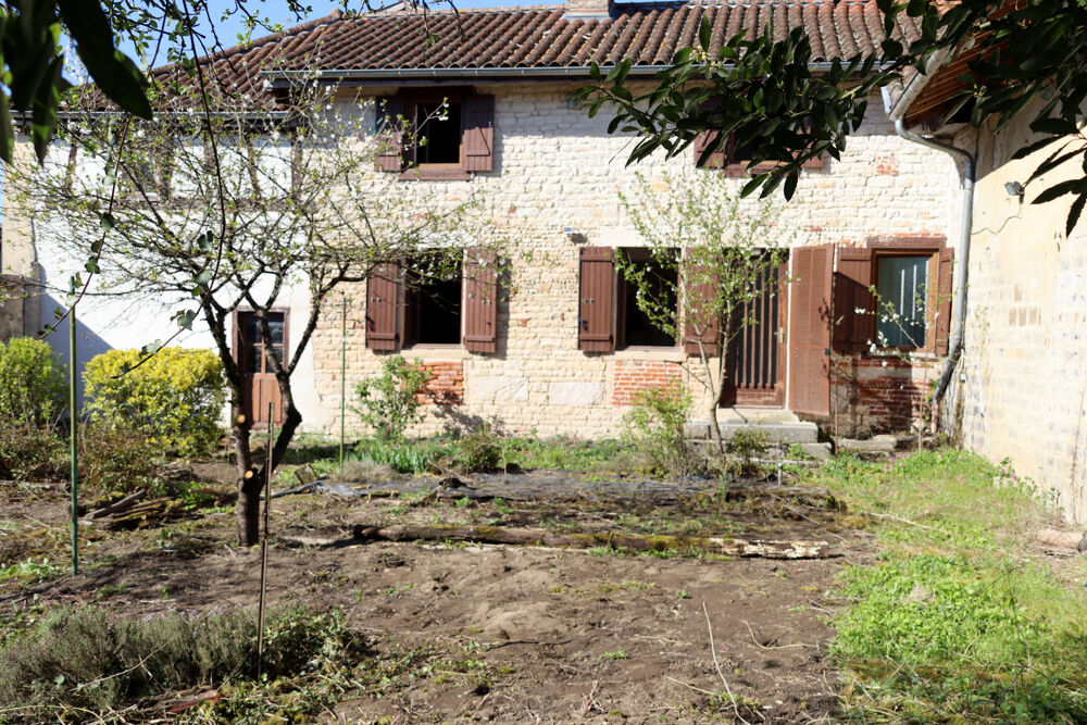 Jolie maison en pierre de taille au coeur de Saint-Julien sur Reyssouze