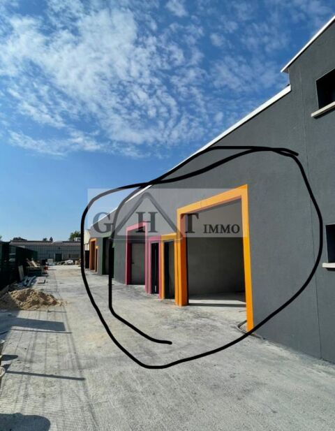   ENTREPOT A LOUER 100 M A VAUX LE PENIL 