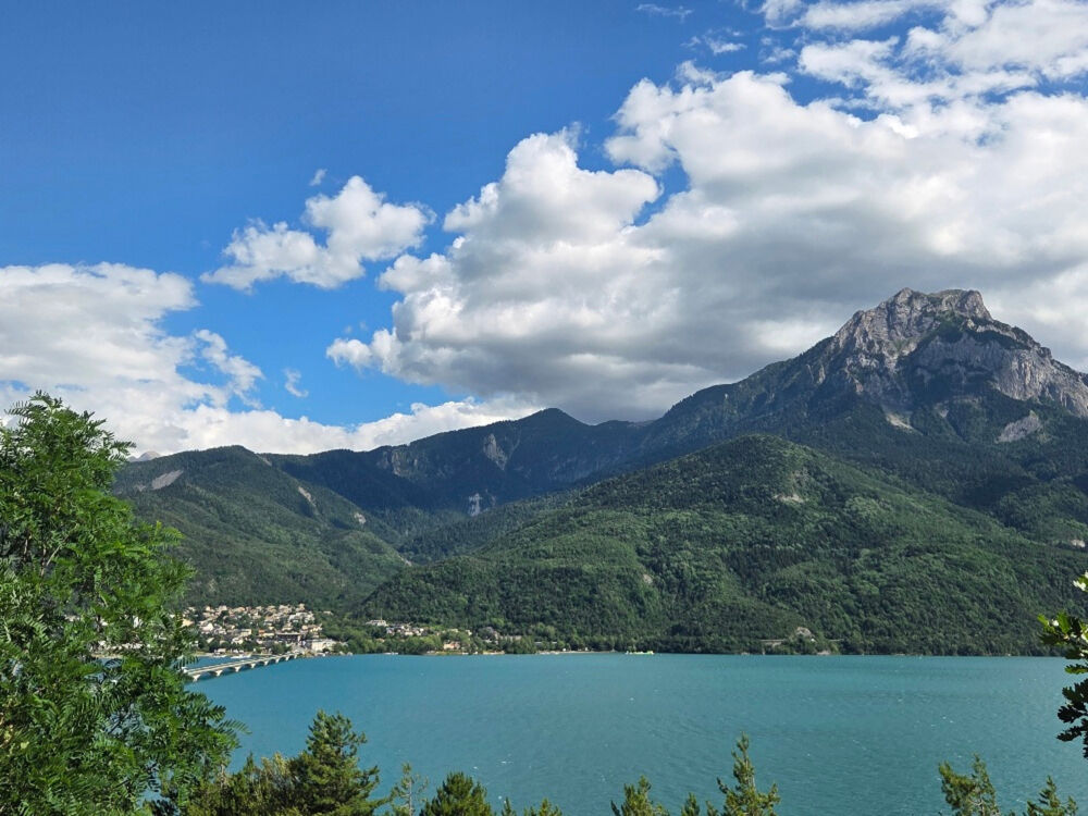 Appartement à vendre 4 pièces ,vue Lac et Montagnes sur SAVINES LE LAC (05) , Dans une résidence en construction style villa p