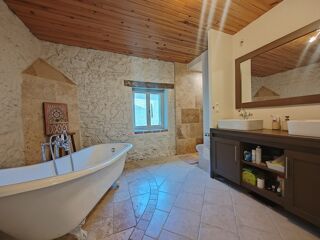  Maison  vendre 8 pices 323 m