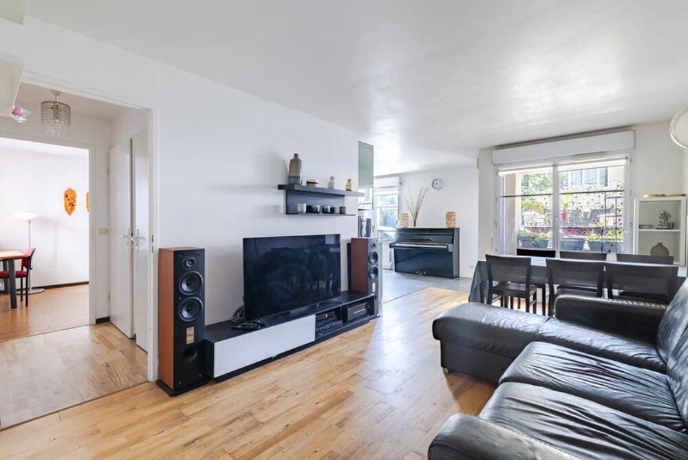 Appartement à vendre 4 pièces avec bureau, loggia et deux places de parking dans une résidence et recherchée