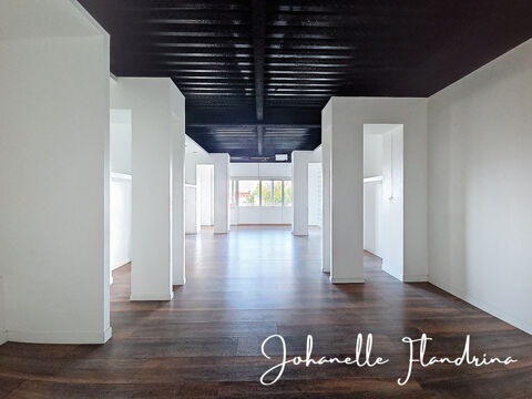   Local à louer, RDC, 69 m² avec vitrine, Galeries de Houelbourg, Jarry - Baie-Mahault 