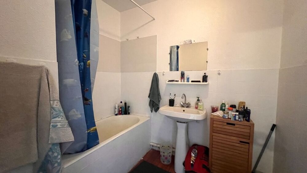 Dpt Finistère (29), A vendre QUIMPER Ouest, Appartement dernier étage de type 2 de 49 m² habitable avec balcon - Cave