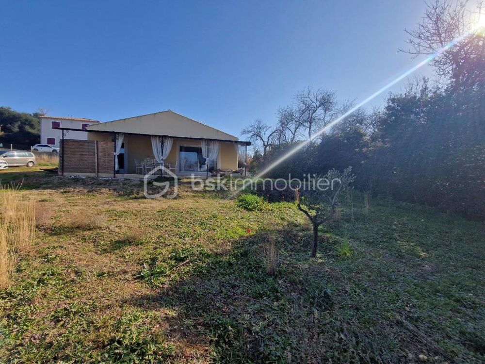 Rare sur le secteur! Maison Clef en main de 2018 de 94m² avec un garage de 21m² sur un terrain piscinable de 841m²