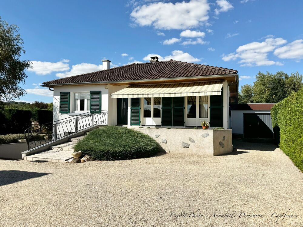 MOZAC  Maison de plain-pied 3 chambres/bureau  PISCINE  TERRAIN divisible de 2324 M²  Garages