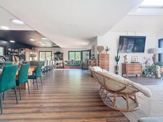  Propri�t�/ch�teau � vendre 8 pi�ces 310 m�