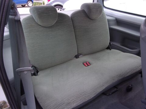 Twingo 1,2 16v 75cv PRIVILEGE Boite Auto 2002 occasion 13510 &Eacute;guilles