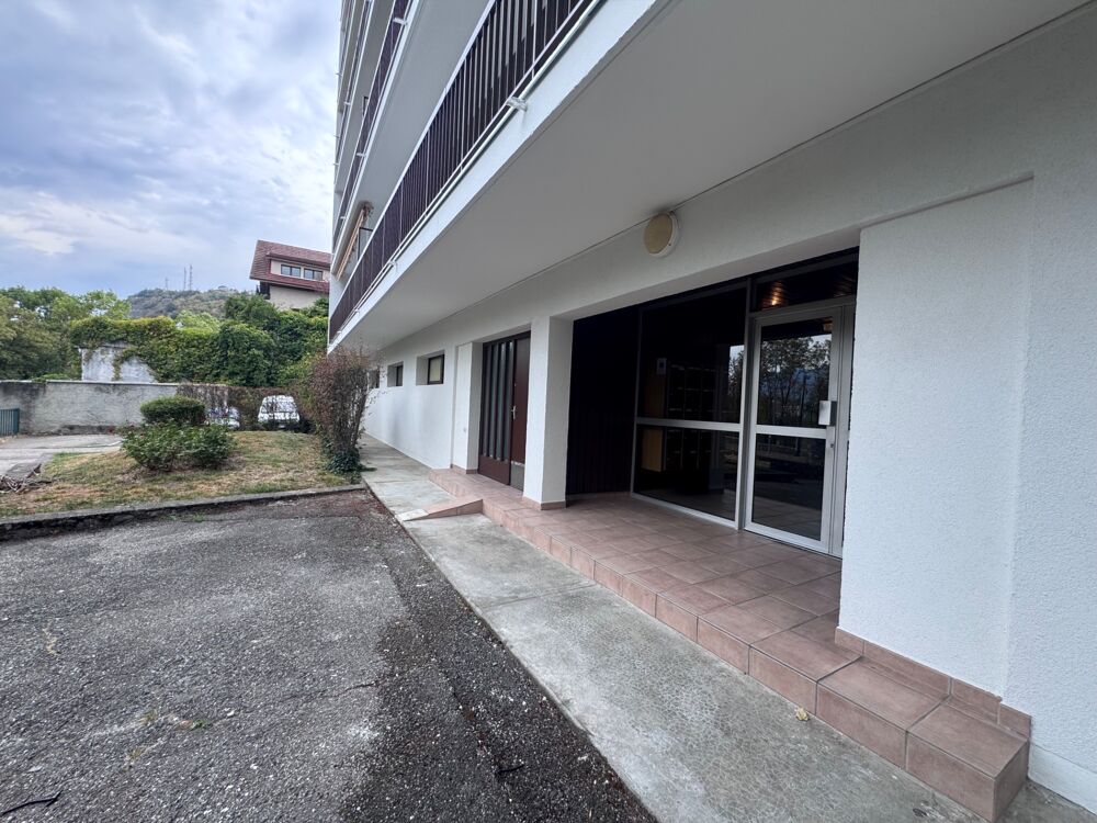Vente Appartement Appartement à vendre 2 pièces  (73) - T2 de 47 M2 loué - Vue dégagée et balcon Chambery