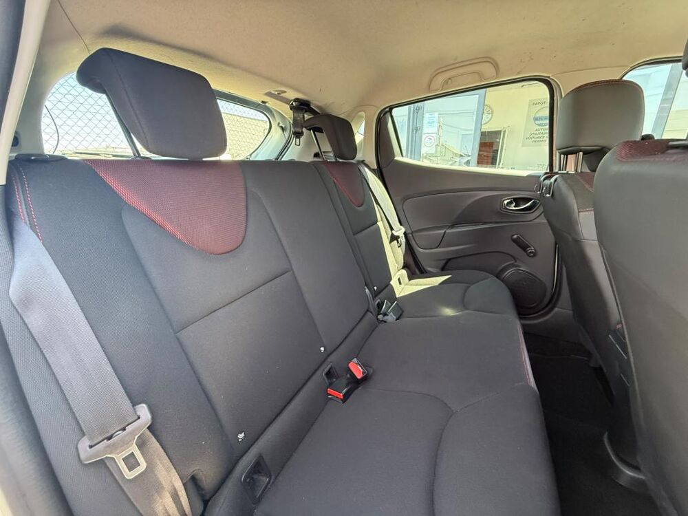 Clio 4 1.2 i 75CH GARANTIE 6 MOIS / REPRISE POSSIBLE 2013 occasion 36300 Le Blanc