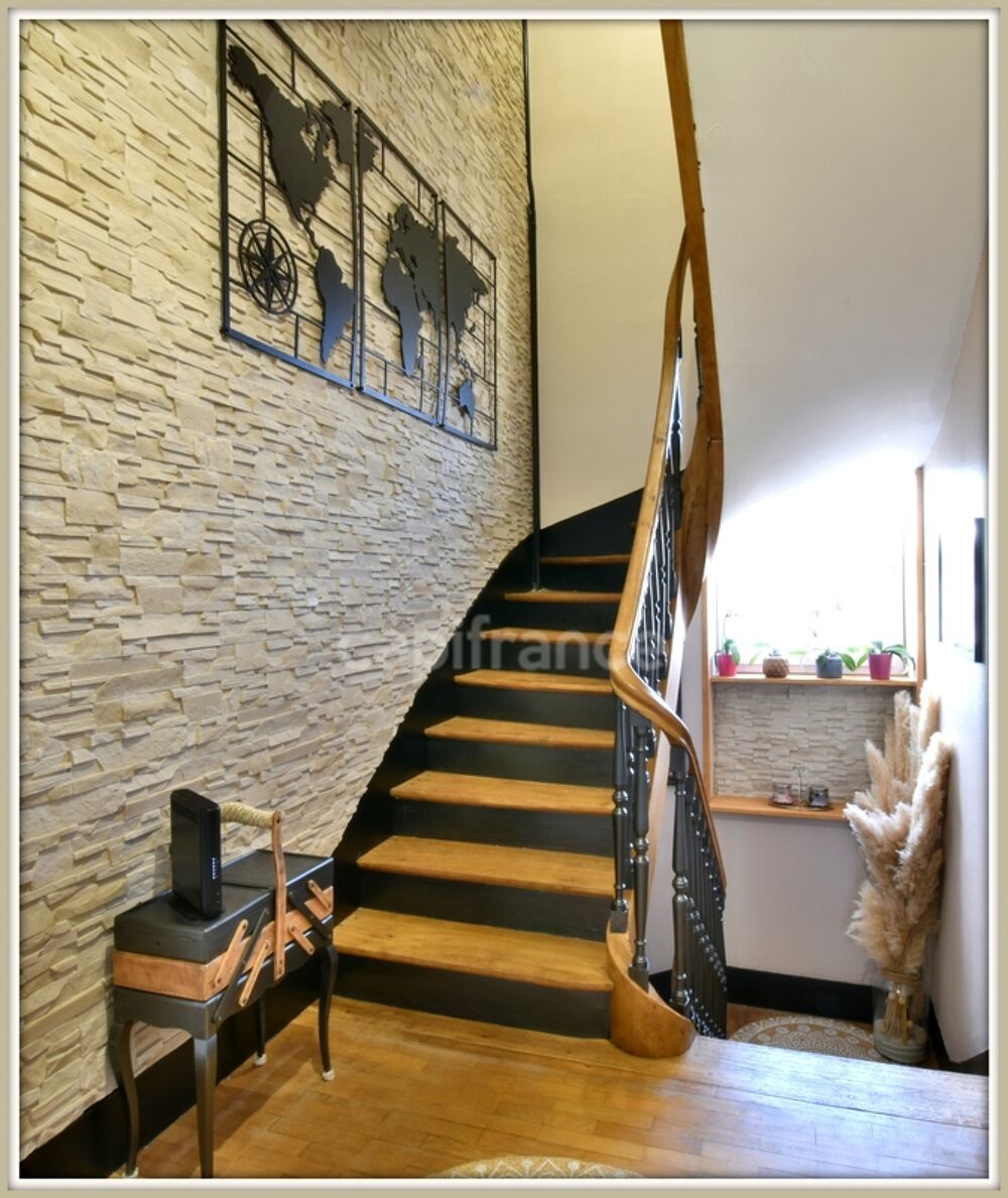 NEVERS (58), Propriété de charme 12 pièces, 265 m² habitables, 8 chambres, grandes annexes, piscine, terrain 1100 m²