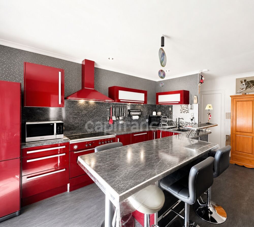 Maison plain pied de 80 m² avec 4 pièces, piscine avec jacuzzi et panneaux solaires à Vergèze