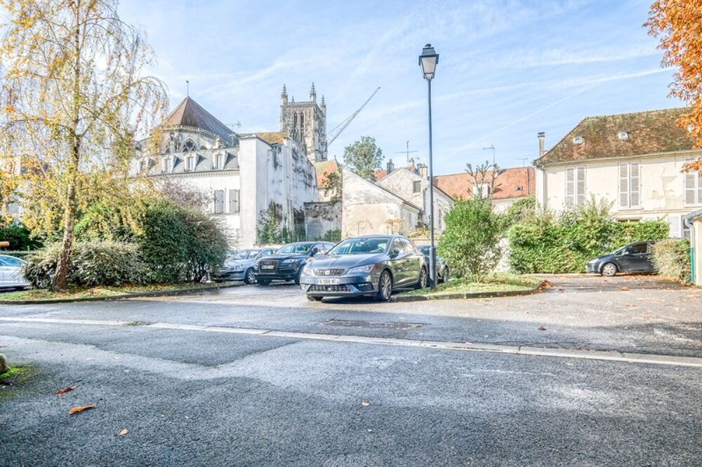Christophe Michaudelle Capifrance, EXCLUSIVITÉ, vous propose au coeur de MEAUX, au pied de la cathédrale, appartement avec beauco