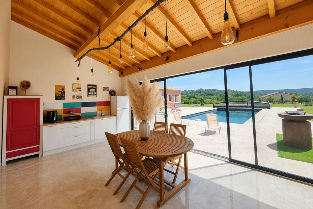 Maison de 6 pièces avec piscine à Joyeuse