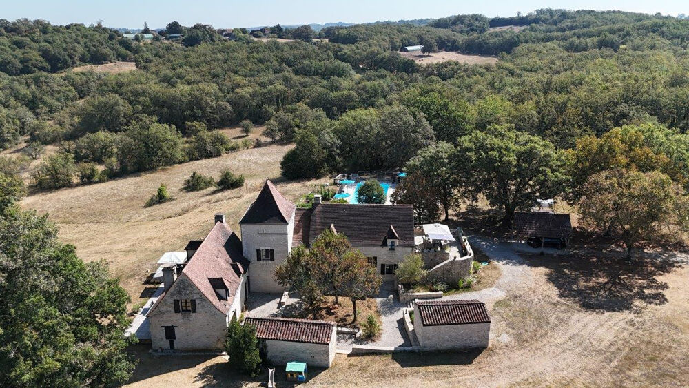 Vente Maison Domaine Gourdon avec piscine sur 13.5 hectares de terrain Gourdon