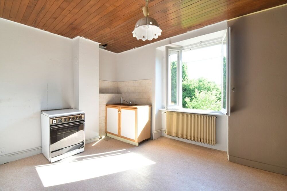 *** EXCLUSIVITE *** MAISON MITOYENNE AVEC JARDINET ET DEPENDANCE *** AUZELLES ***