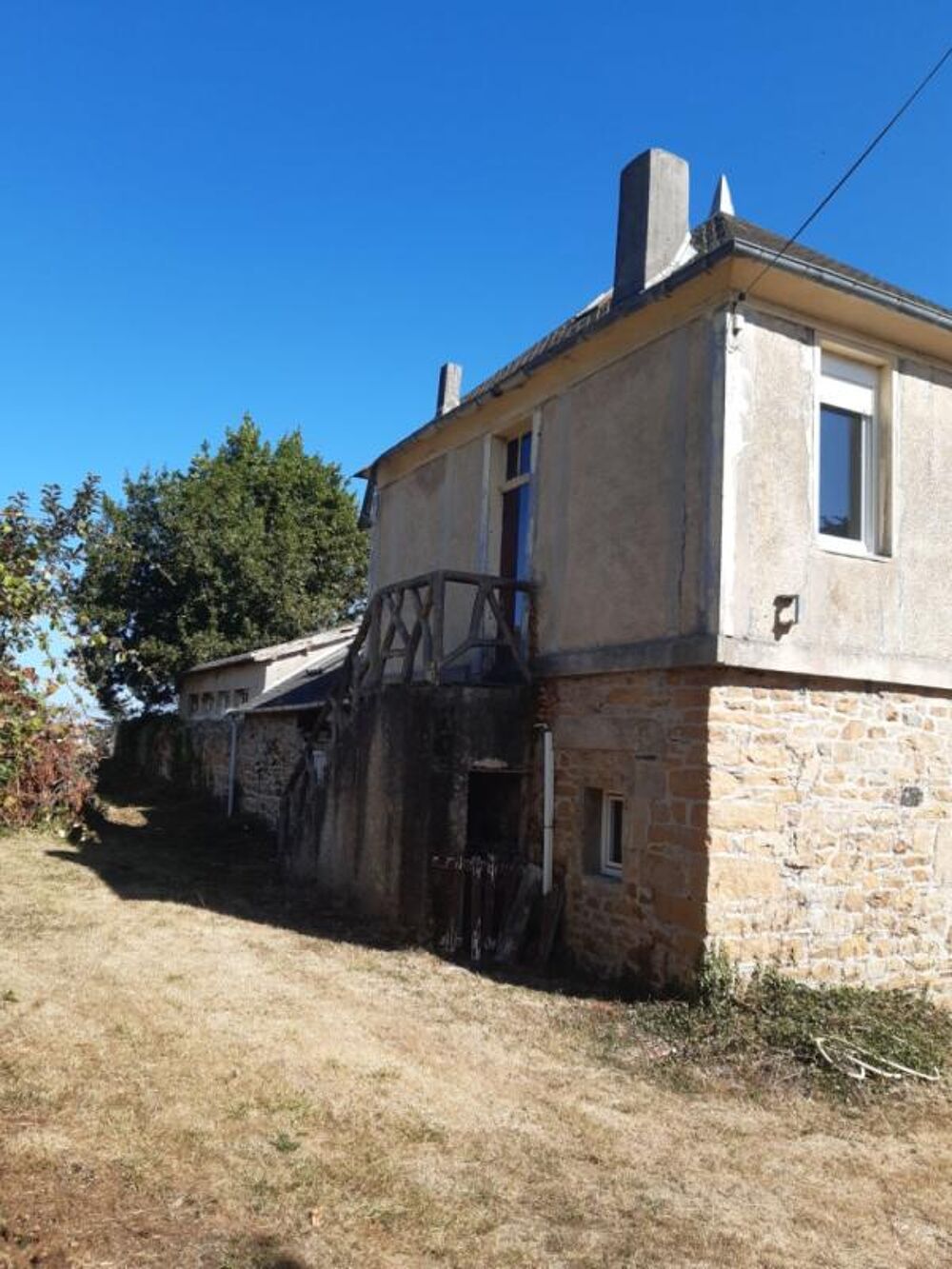 Batisse à proximité immédiate de la mer