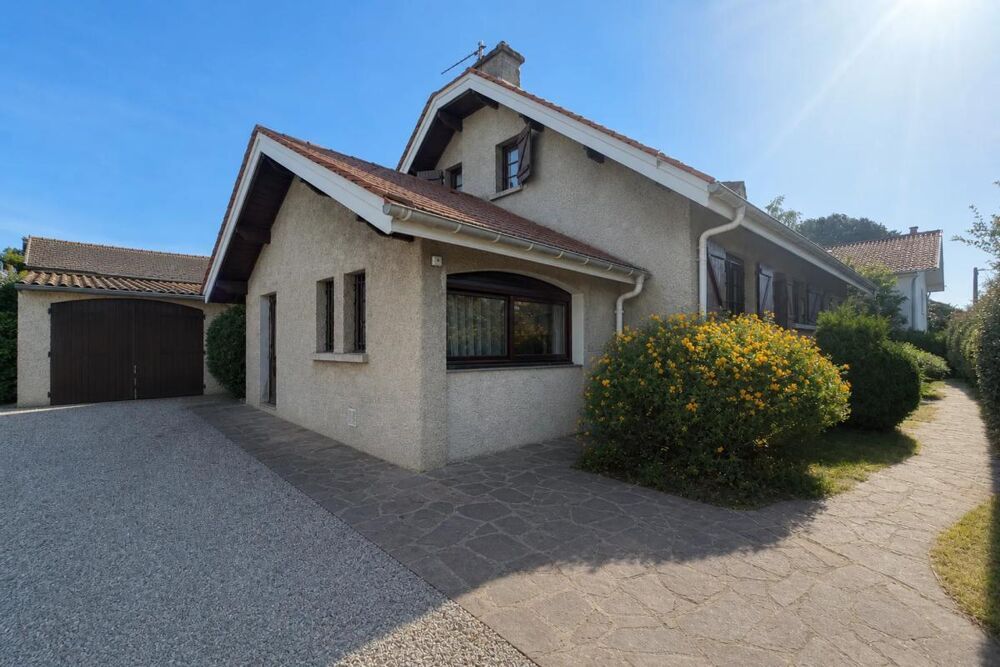 À VENDRE  Maison de 140 m² sans vis-à-vis avec garage et jardin