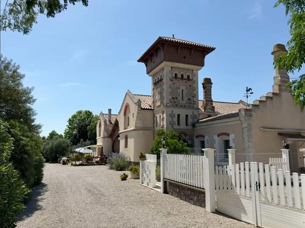 Domaine de caractère avec gîtes, chambres d'hôtes et parc de 1,7 hectare à Vias