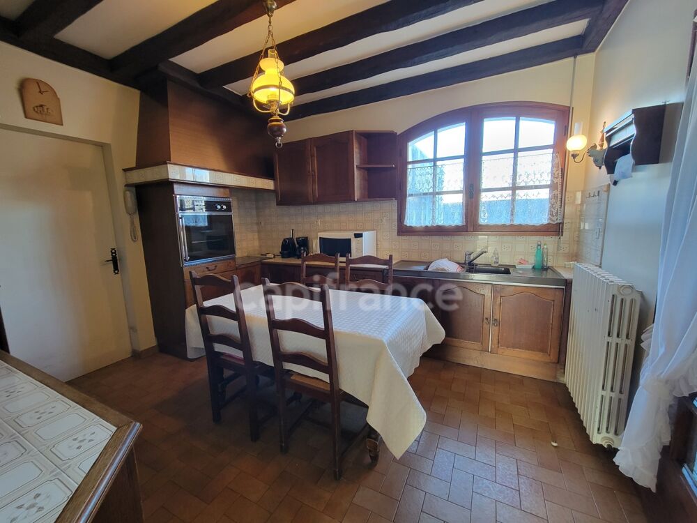 ( 85 ) Vendée entre NOIRMOUTIER , PORNIC et CHALLANS à vendre centre ville BEAUVOIR SUR MER maison 7 pièces , 181 m² ,4 chambre