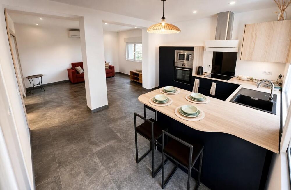 Immeuble de 3 logements Hangar multi cellules sur 1400m2