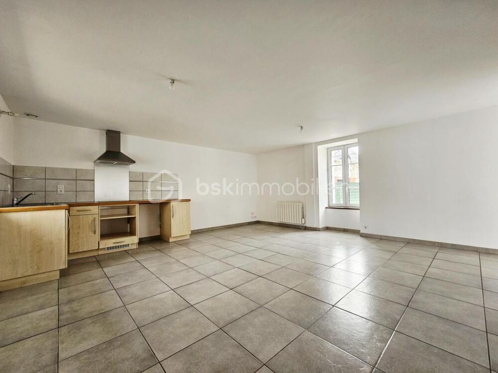 RIEUX  Maison de caractère avec 2 chambres et beau potentiel