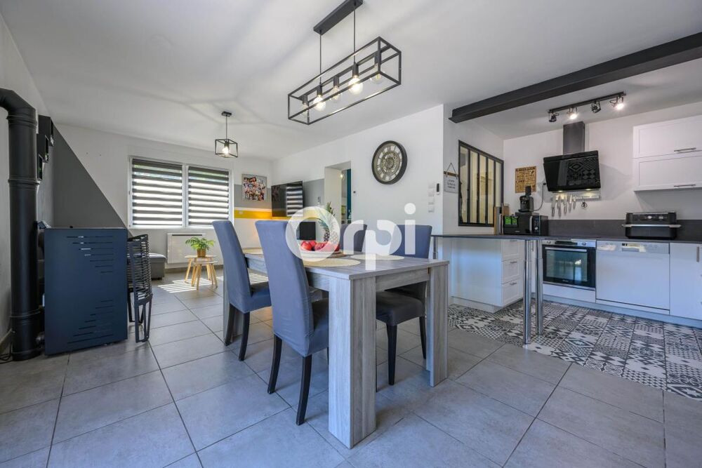 Semi plain pied 3 chambres, jardin et 2 places de parking privées