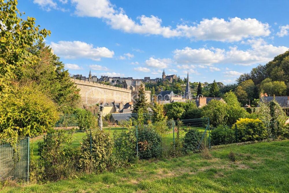 Vente Propriété/Château Maison de caractère avec vue sur le château, 729 m² de terrain Fougeres