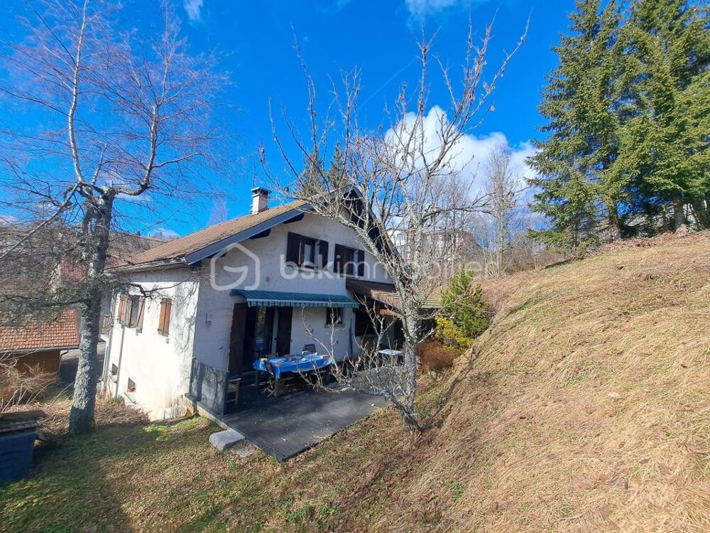 Maison au coeur du village, au calme, avec beau terrain 800 m2