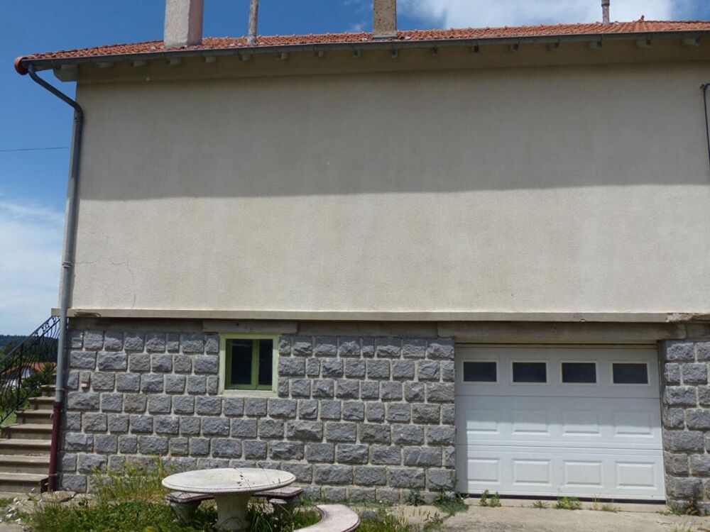 Maison de caractère avec vue dégagée - 4 pièces - Laussonne