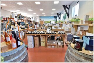   Local commercial + logement attenant - Emplacement stratégique en sortie N154 La madeleine de nonancourt