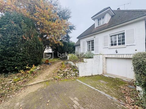   Maison familiale � fort potentiel d'environ 198 m� � 7 chambres avec sous-sol total am�nageable Maison - 8 pi�ce(s) - 198 m�