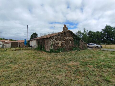   B�timent en pierre � r�nover sur terrain de 450m�, le Fuillet (49270) Maison - 2 pi�ce(s)