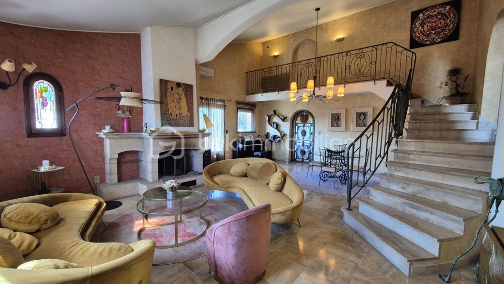 A VENDRE VILLA RENOVEE DE 137M² SUR TERRAIN DE 433M² TROIS FACES A SAINT CYPRIEN - COTE VILLAGE - QUATRE CHAMBRES -TROIS SALLES